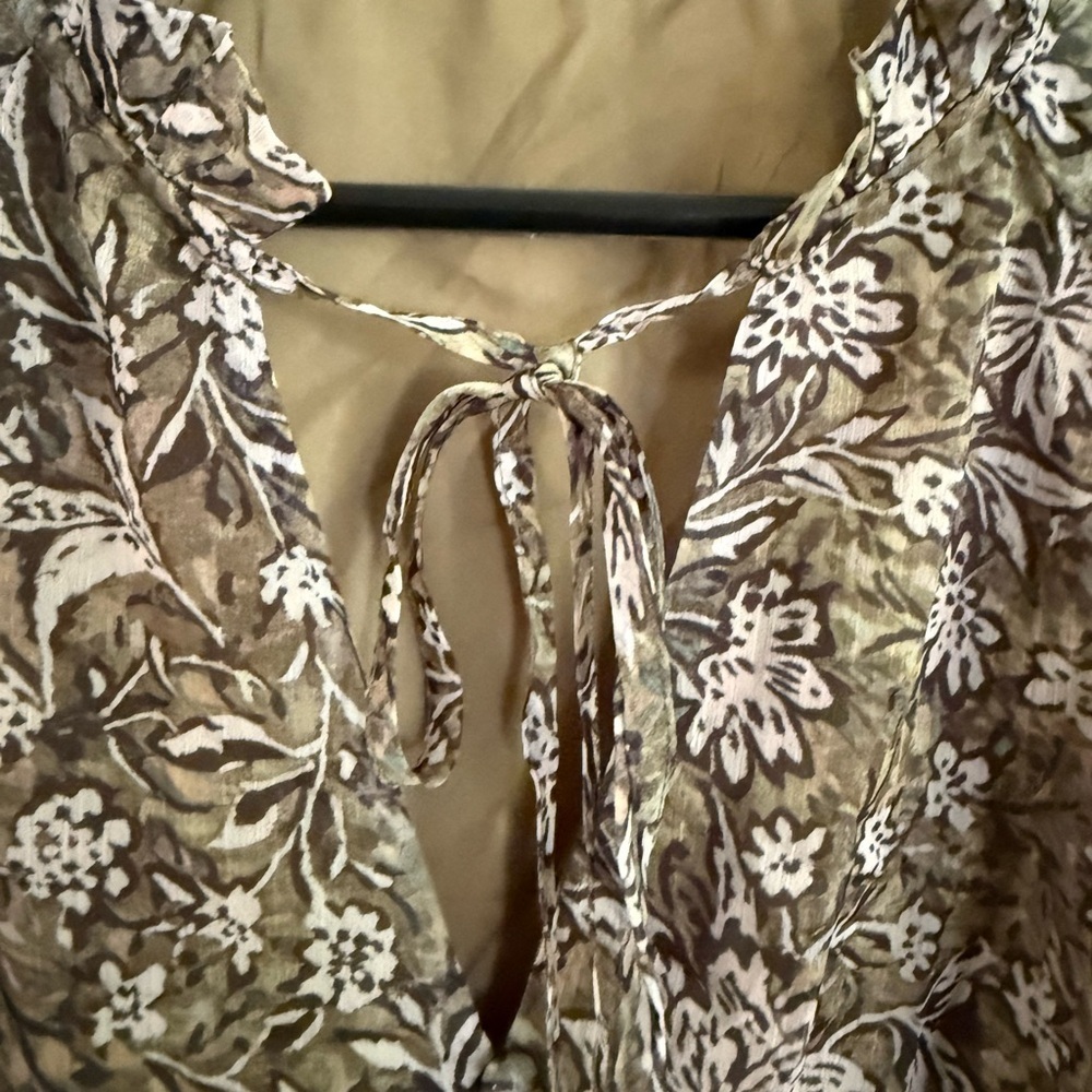 Floral Sheer Blouse - Green - Picture 2 of 4